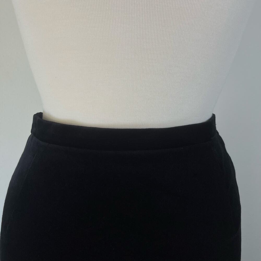 Vintage 90s / Y2K Max Mara Black Velvet Pencil Knee Length Skirt // Size 8 - Picture 2 of 5